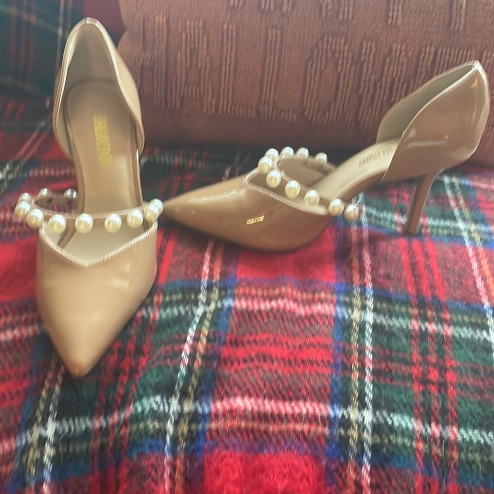 nude pumps with removable pearl strap